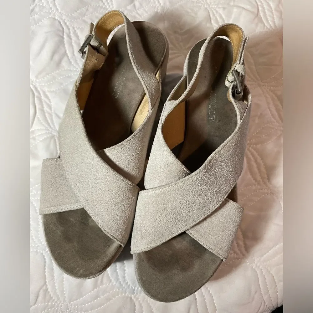 Janet Sport Bone Colored Platform Shoes Size 5.5